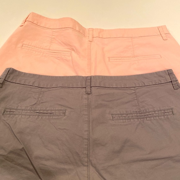 TWO PAIRS of Old Navy Size 12 Chino Shorts - Picture 5 of 7